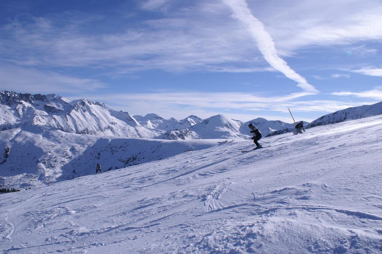 Skiing, Walking, Enjoying In Mountains Bansko Zewnętrze zdjęcie